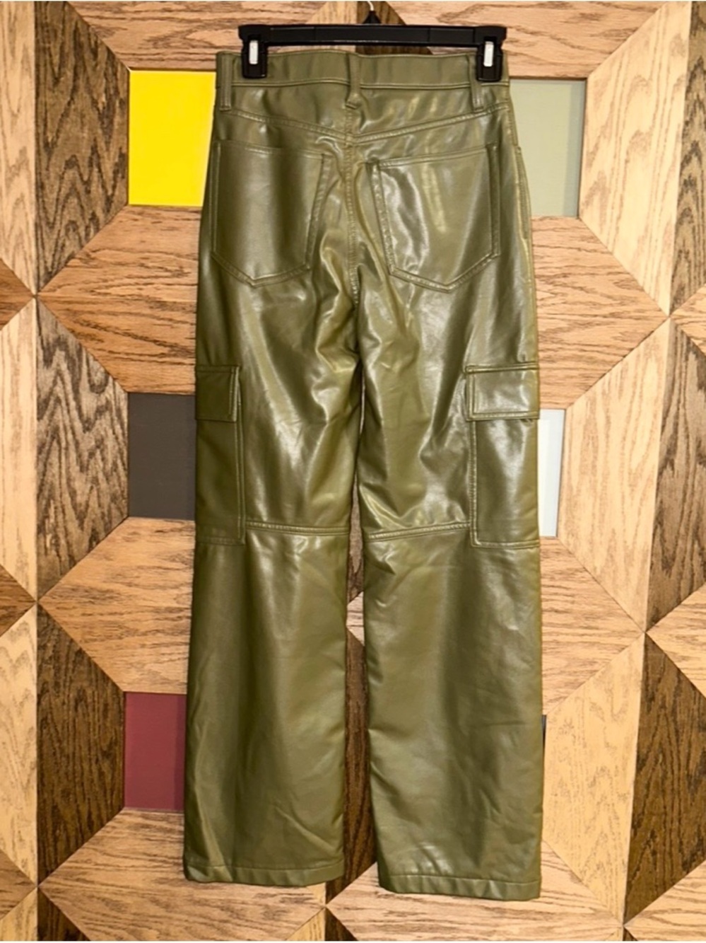 Abercrombie & Fitch 90s Relaxed High Rise Olive Vegan Leather Cargo Pants 26/2s - Picture 4 of 10